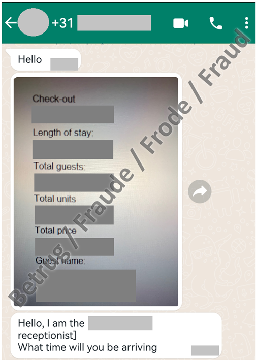 Messaggio WhatsApp della finta receptionist con i dati relativi alla prenotazione forniti come prova di veridicità.